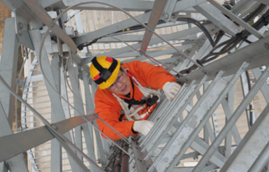 安全防坠器保障高铁电波侦察兵的人身安全