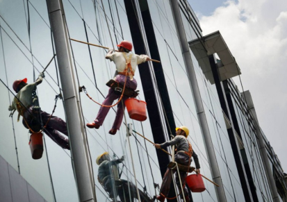 割断高空作业安全带的做法是犯罪吗